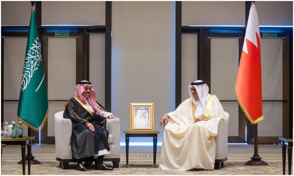 Saudi Foreign Minister Prince Faisal bin Farhan and his Bahraini counterpart, Abdullatif Al-Zayani, in Manama. (SPA)