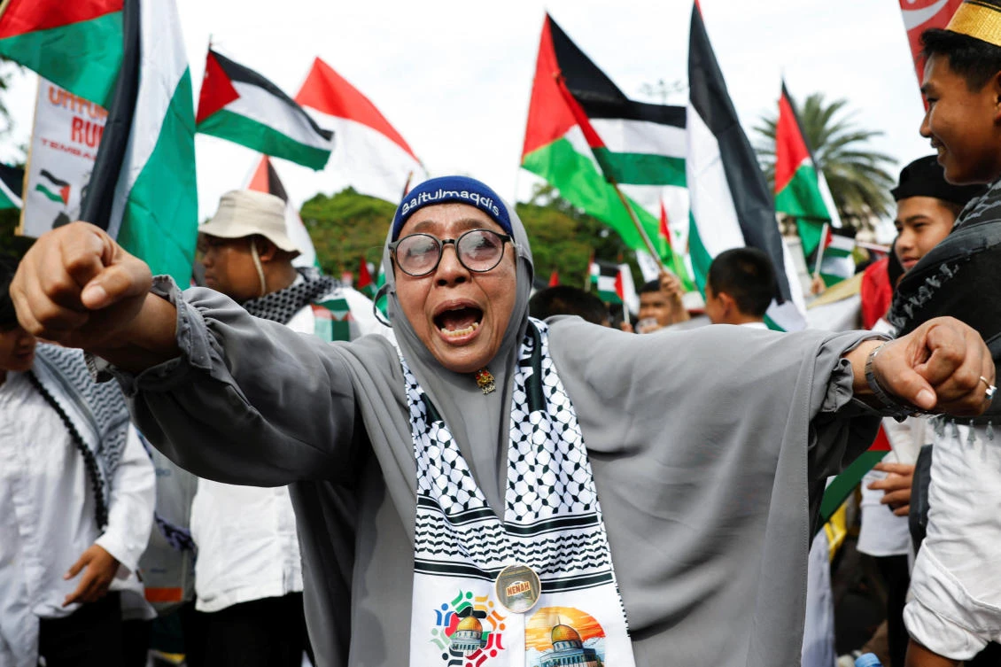 A woman reacts during a protest in solidarity with Palestinians in Gaza on the second anniversary of the war that began after Hamas' attack on Israel on October 7, 2023, outside the U.S. Embassy in Jakarta, Indonesia, October 7, 2025. REUTERS/Ajeng Dinar Ulfiana