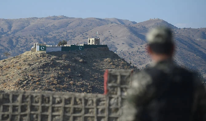 A Pakistani army soldier stands guard on a border terminal in Ghulam Khan, a town in North Waziristan, on the border between Pakistan and Afghanistan, on January 27, 2019. (AFP/File)