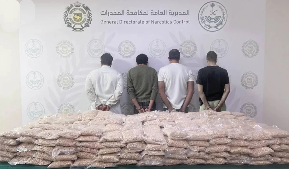 Authorities in Saudi Arabia arrested individuals carrying captagon pills at the Al-Haditha border crossing. (SPA)