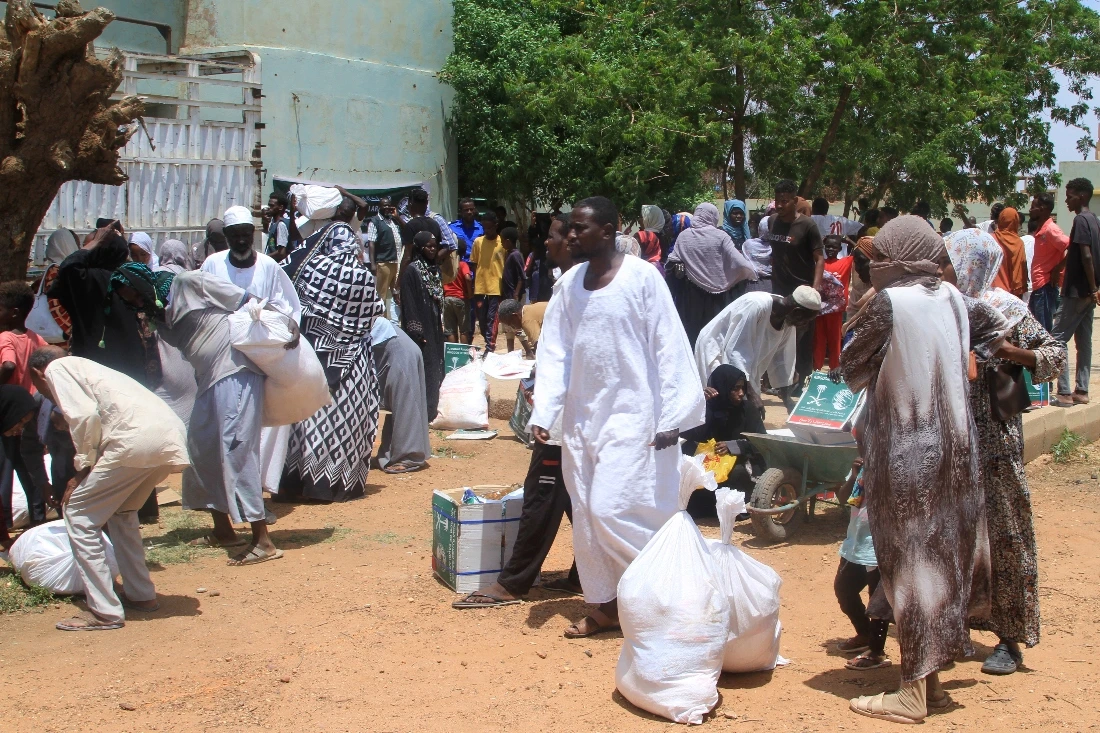 Sudanese queue to receive humanitarian aid in the Al-LaMap district of Khartoum, Sudan. (AFP)