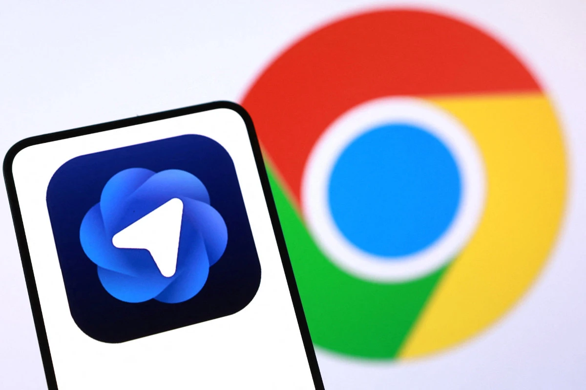 ChatGPT Atlas and Google Chrome logos are seen in this illustration taken October 21, 2025. (REUTERS/Dado Ruvic/Illustration)