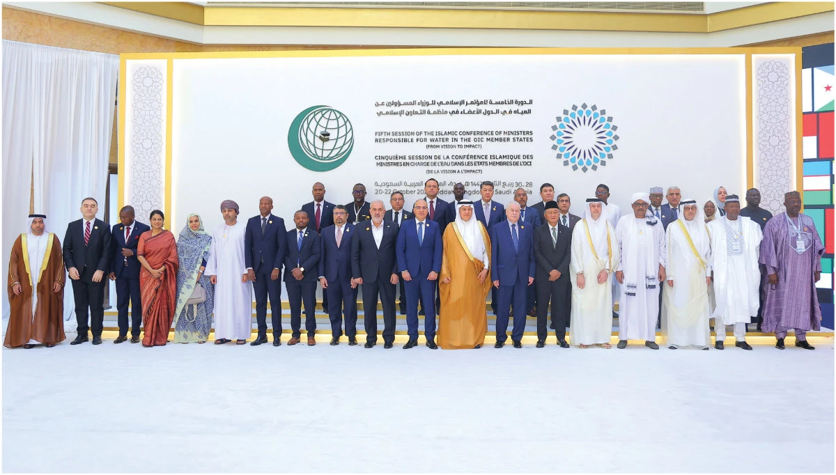 Participants join a family photo session at the OIC Ministers of Water Conference in Jeddah on Thursday. (SPA)