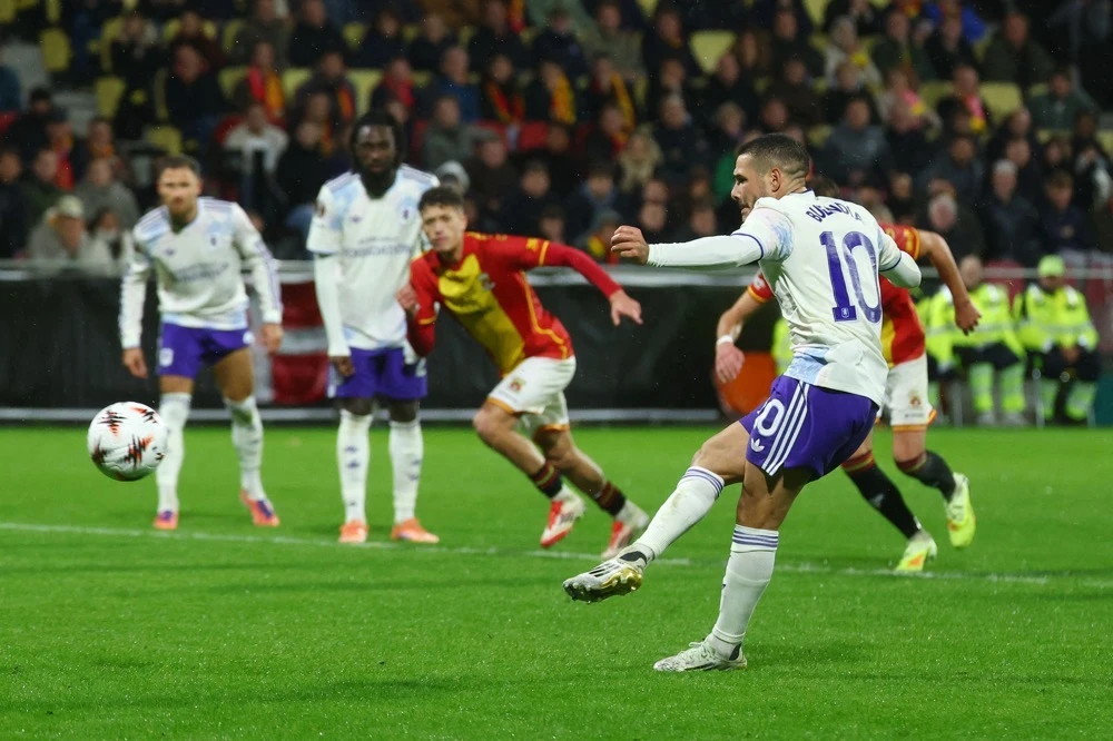 Villa’s Emi Buendía wasted a chance to equalize from the spot 11 minutes before the end, sending the penalty over the crossbar. (Reuters)