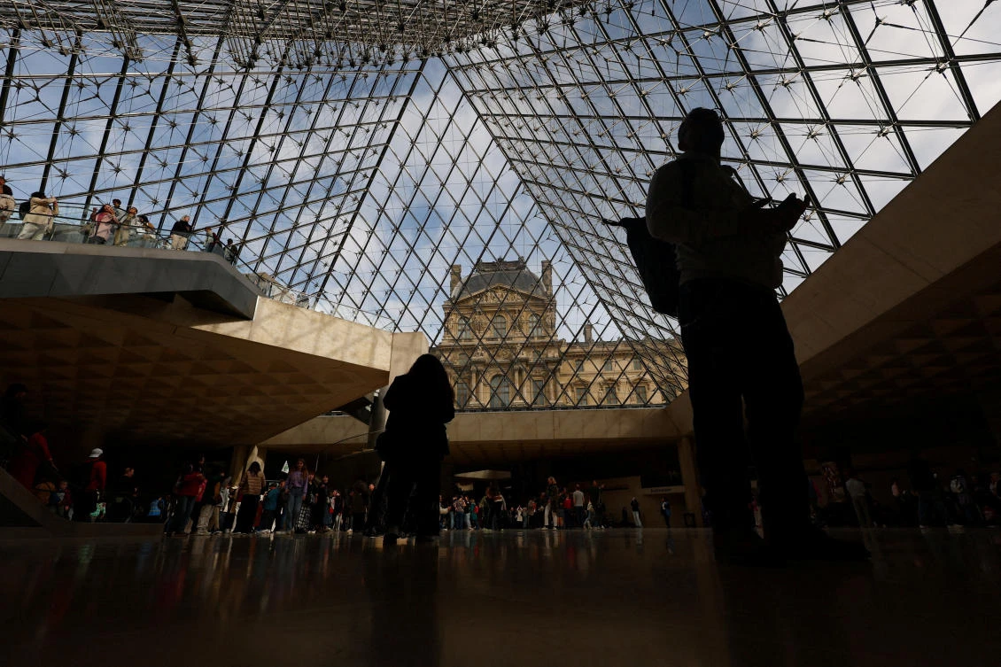 Two suspects arrested in Louvre jewel heist