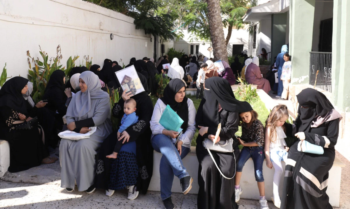 Hundreds of Syrians in Libya take up offer of free tickets home