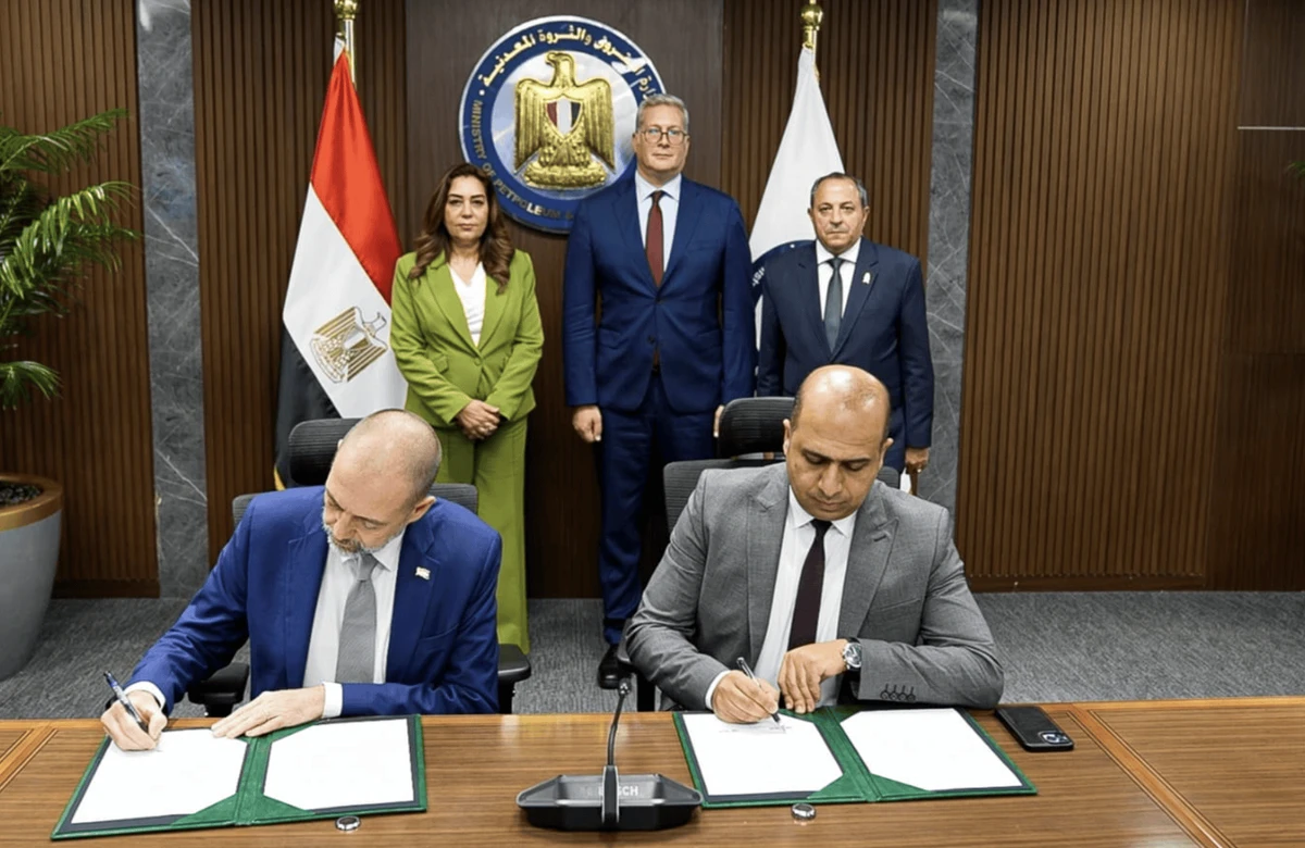 The signing ceremony was attended by Petroleum Minister Karim Badawi, Local Development Minister and Acting Environment Minister Manal Awad, and Port Said Governor Mohab Habashi Khalil. Facebook/Egyptian Cabinet