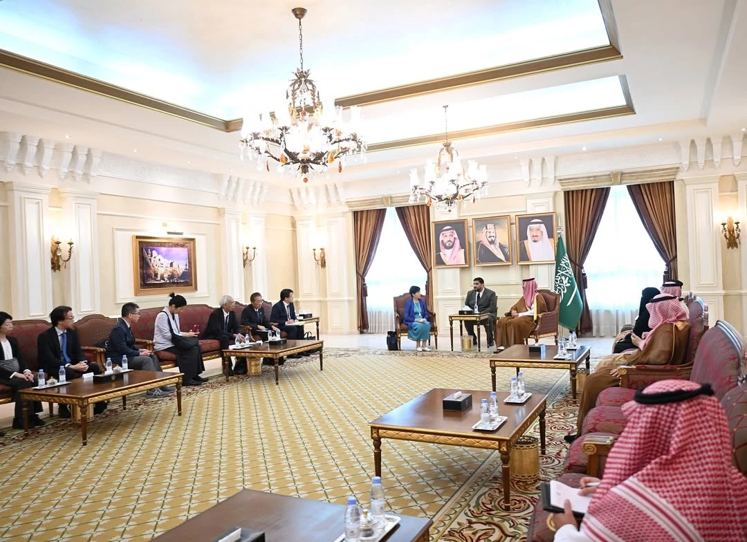 During the talks, both sides exchanged cordial conversations and discussed topics of mutual interest. (Instagram/@japan_consulate_jeddah)