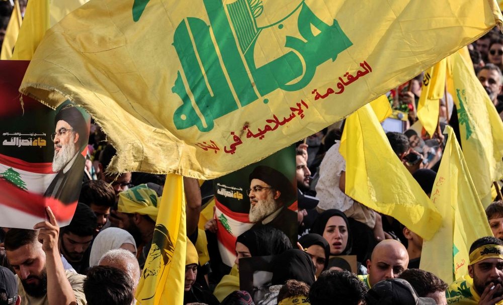 Hezbollah supporters fly the party’s yellow flags in Raouche, Beirut, Lebanon, Sept. 25, 2025. (AFP)