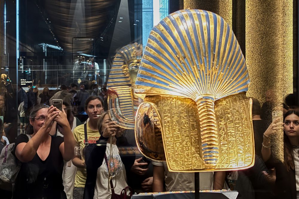 Egypt campaigners demand artefact returns after Dutch govt agrees to send back 3,500-year-old stone head
