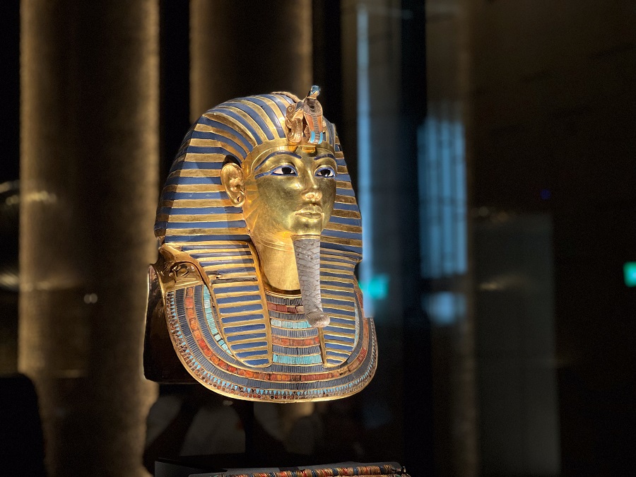 The mask of Tutankhamun is a gold funerary mask that belonged to Tutankhamun. (Arab News Photo)