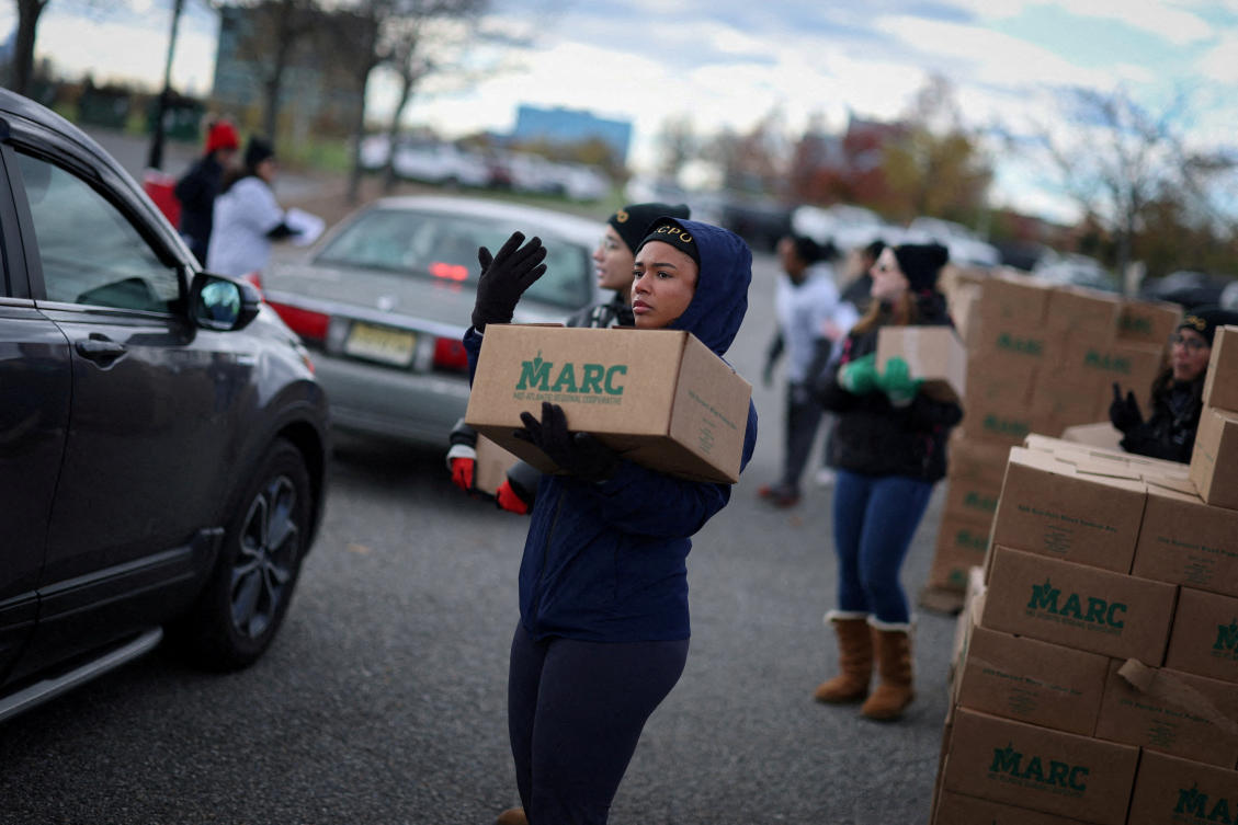 Volunteers load boxes of food into cars during an event to deliver emergency food relief to federal workers and SNAP recipients amid the US government shutdown in Leonia, New Jersey on Nov. 6, 2025. (Reuters)