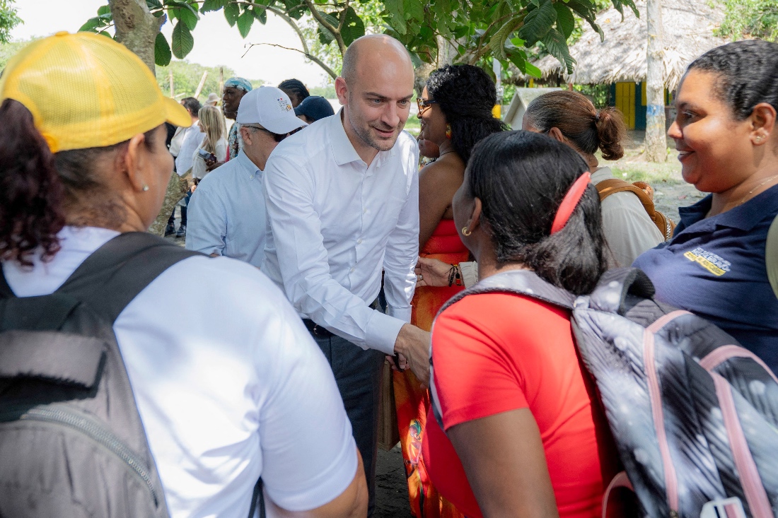 France's Foreign Affairs Minister Jean-Noel Barrot shakes hands with people at Puerto Antioquia in the Gulf of Uraba, Antioquia department, Colombia. (AFP)