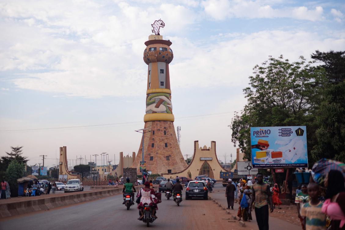 Motorists drive toward the Africa Tower, a monument symbolizing the unity of African nations, in Bamako on November 8, 2025. (AFP)