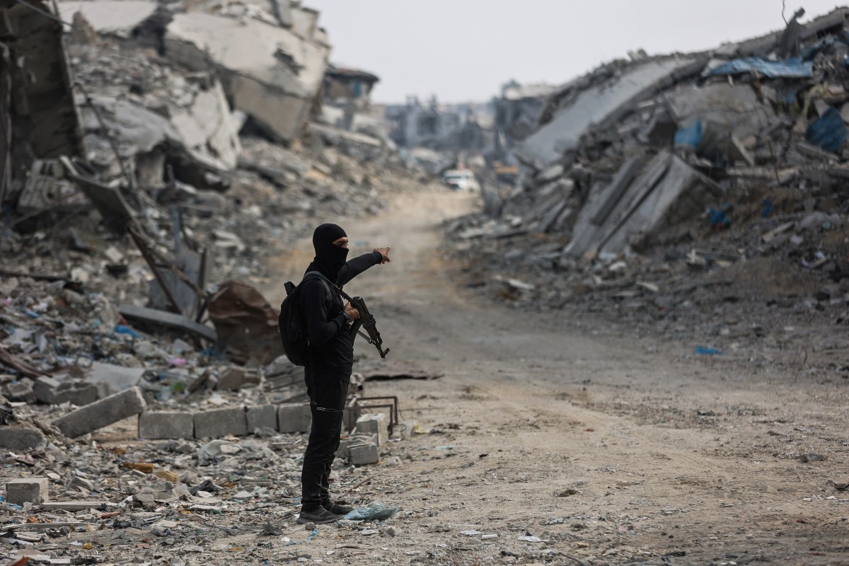 A Hamas militant guards an area where they are searching for the bodies of Israeli hostages with the help of the International Committee of the Red Cross (ICRC) in Gaza City, Nov. 3, 2025. (AFP)