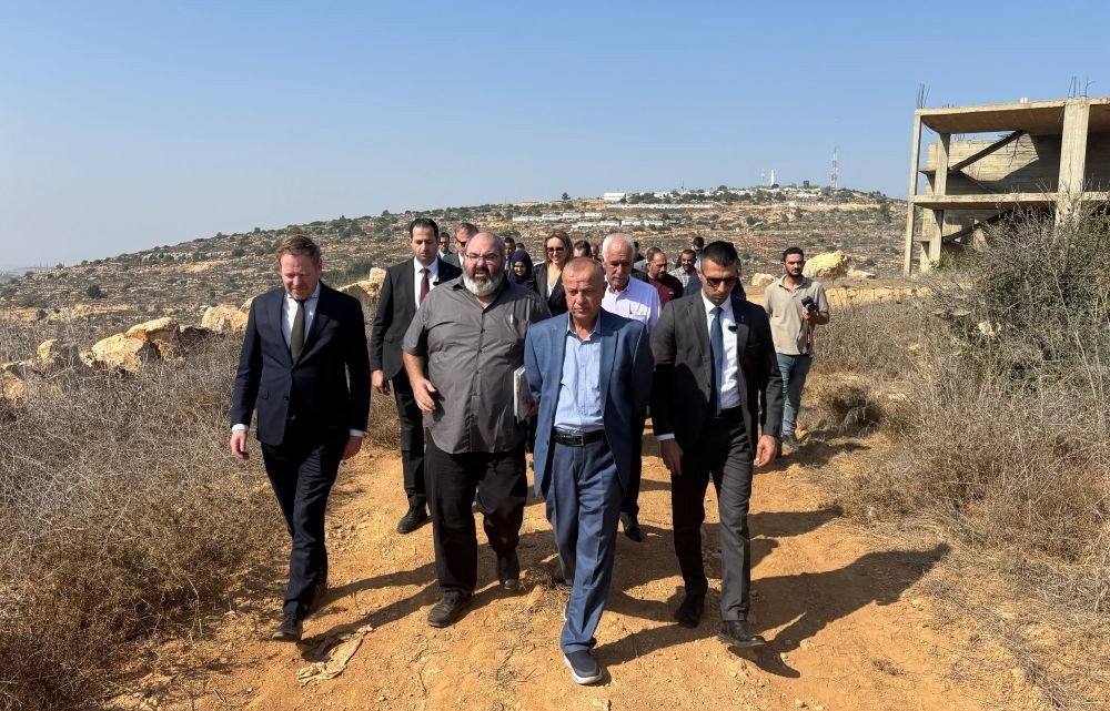 Minister of Foreign Affairs of the Kingdom of the Netherlands David van Weel, left, visits the West Bank. (X/@ministerBZ)