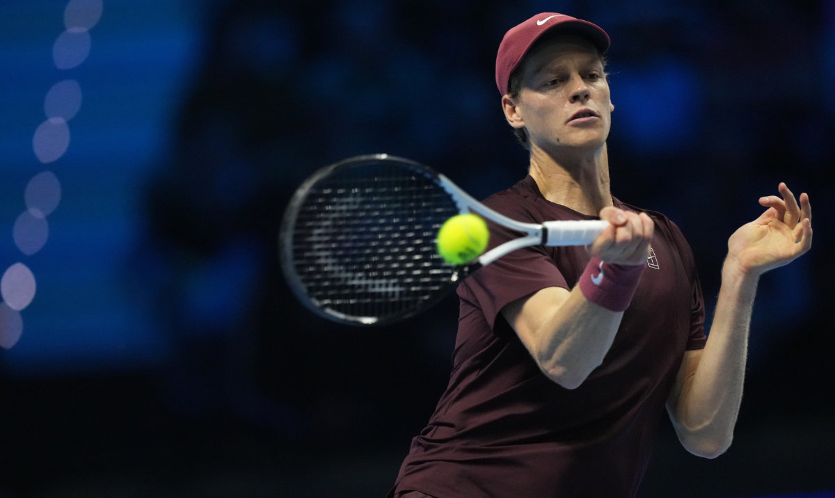 Sinner dominates injury-hit Auger-Aliassime in ATP Finals opener