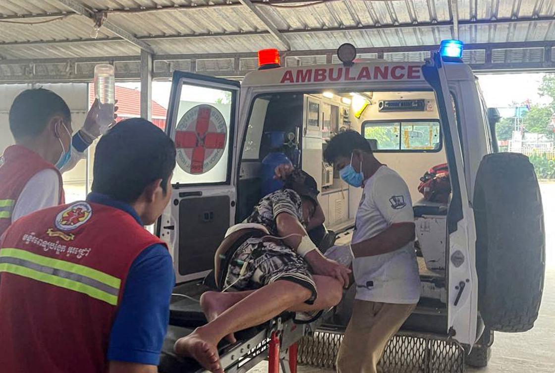 Cambodian health workers transport an injured man into an ambulance after Cambodia and Thailand traded accusations of fresh clashes along their border in Banteay Meanchey province. (AKP/AFP)