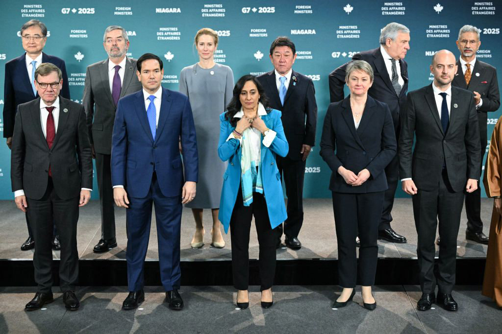 (L/R) South Korea's Foreign Minister Cho Hyun, Germany's Foreign Minister Johann Wadephul, Mexico's Foreign Minister Juan Ramon de la Fuente, US Secretary of State Marco Rubio, European Union High Representative for Foreign Affairs and Security Policy Kaja Kallas, Canada's Foreign Minister Anita Anand, Japan’s Foreign Minister Toshimitsu Motegi, Britain's Foreign Secretary Yvette Cooper, Italy's Foreign Minister Antonio Tajani, France's Minister for Europe and Foreign Affairs Jean-Noel Barrot, and India’s Foreign Minister Subrahmanyam Jaishankar gather for a family photo during the G7 Foreign Ministers' meeting in Niagara-on-the-Lake, Canada, on November 12, 2025. (POOL / AFP)