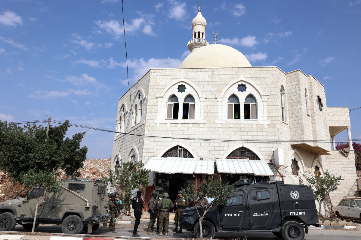 Israeli security forces stand next to their vehicles as they inspect the Hajja Hamida Mosque after it was reportedly set on fire and vandalised by Israeli settlers in the Palestinian village of Deir Istiya, near Salfit, Nov. 13, 2025. (AFP)