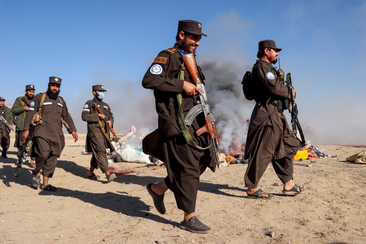The UK Ministry of Defense has been sharply criticized by British lawmakers over what a parliamentary report described as a series of “chaotic” decisions and serious failings that led to the 2022 leak of sensitive data belonging to tens of thousands of Afghans seeking relocation to Britain. (AFP/File Photo)
