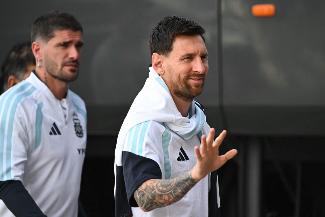 Argentina’s forward Lionel Messi waves as he arrives at a training session at Martinez Valero Stadium in Elche, Spain on Nov. 13, 2025, on the eve of their friendly match against Angola to be held in Luanda. (AFP)