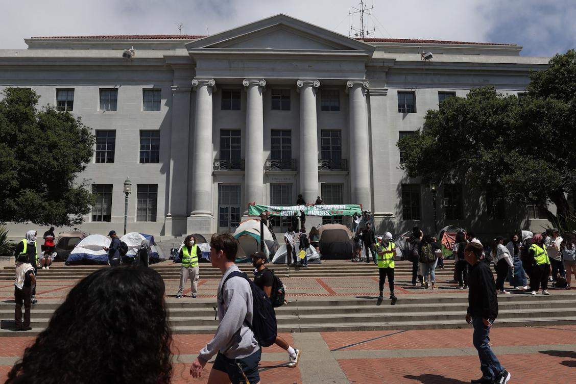 Pro-Palestinian protesters set up a tent encampment in front of Sproul Hall on the UC Berkeley campus on April 22, 2024 in Berkeley, California. (FILE/AFP)
