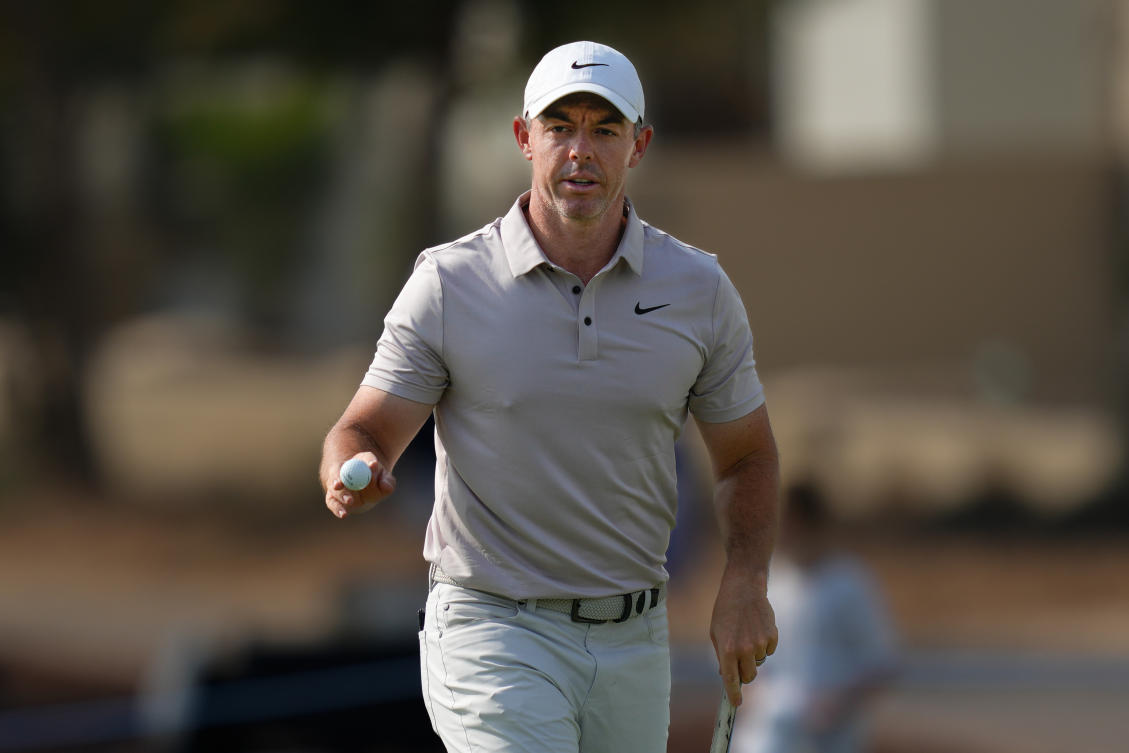 Rory McIlroy shares lead in Dubai and closes in on a 4th straight European title