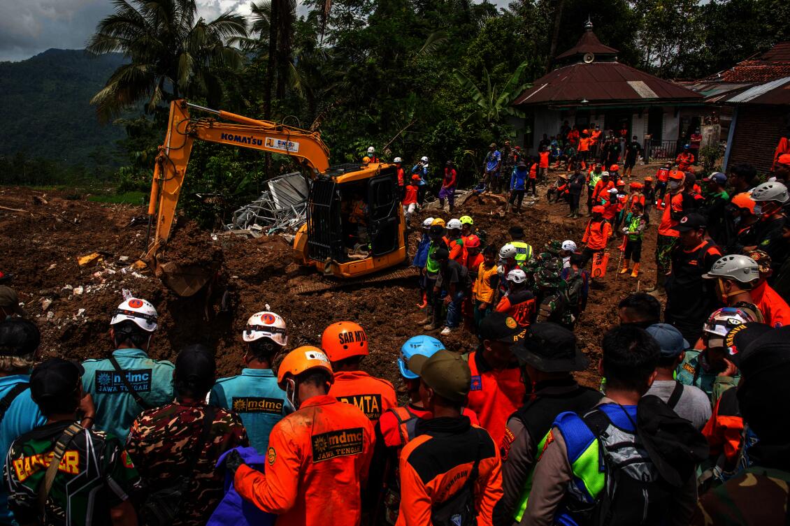 Rescue personnel gather around an excavator during their recovery operation at the site of a landslide in Situkung village, Banjarnegara, Central Java on Nov. 20, 2025. (AFP)