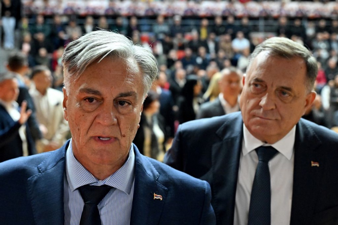 Bosnian Serbs hold snap poll to replace banned leader