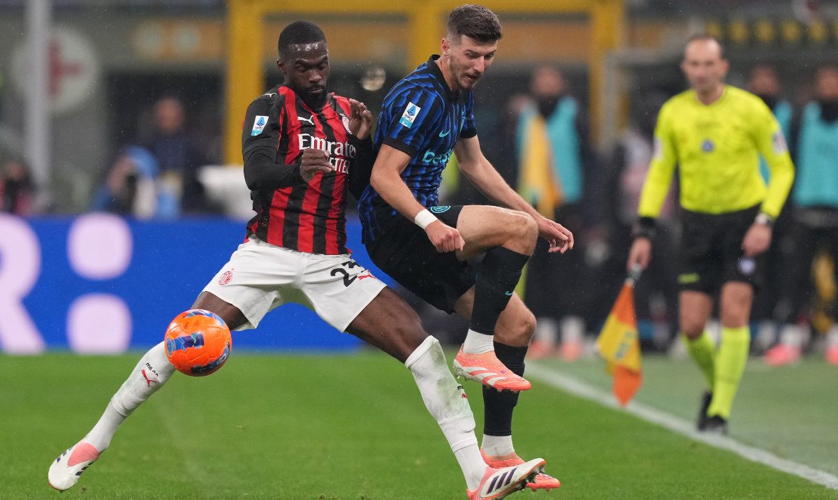 Pulisic fires AC Milan to derby glory as Roma move top of Serie A