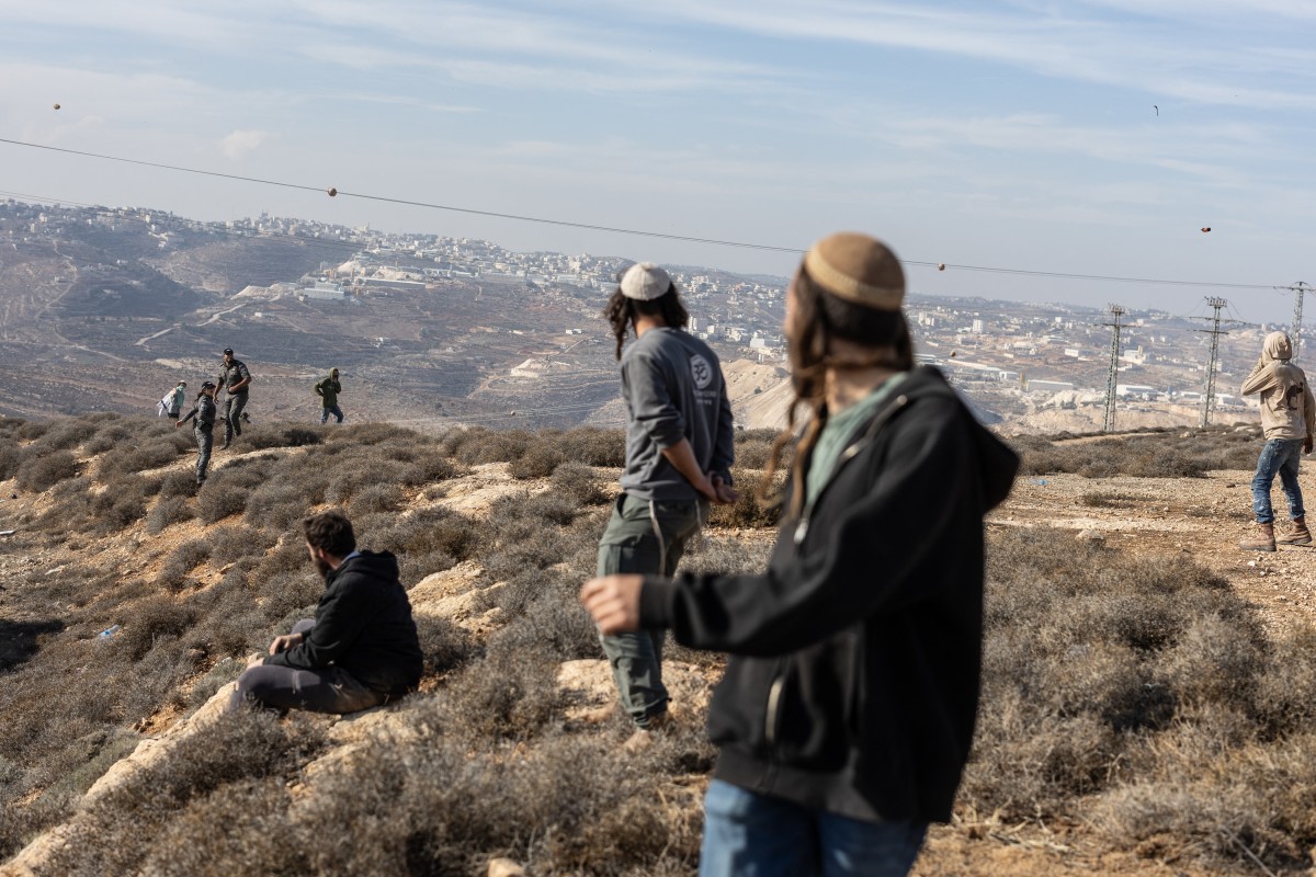 Israeli security forces clash with Hilltop Youth as they evacuate and demolish an illegal outpost built near the Jewish settlement of Metzad east of the Palestinian city of Sa’ir in the occupied West Bank, Nov. 17, 2025. (AFP)