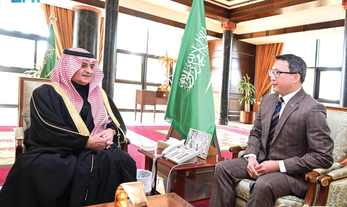 Tabuk governor receives Philippine consul general