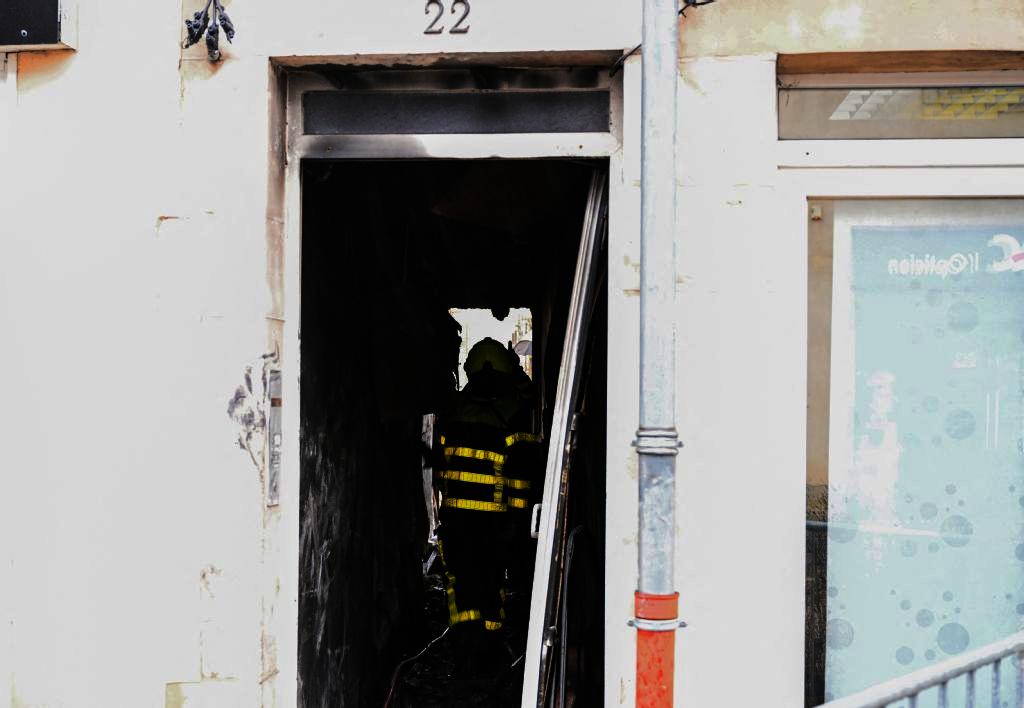 A firefighter intervenes on a site where at least five people died following a fire, in Neuves-Maisons, eastern France, on November 30, 2025. A 59-year-old man, a 60-year-old woman, a 20-year-old woman and a 16-year-old boy died. (Photo by Jean-Christophe VERHAEGEN / AFP)