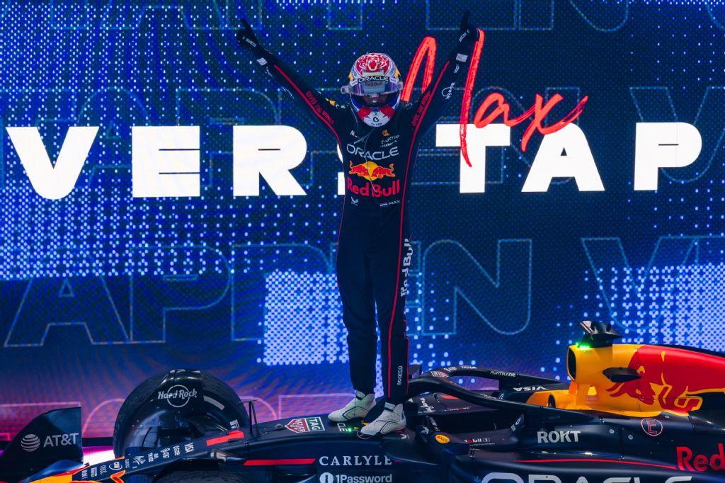 Max Verstappen exploits McLaren blunder in Qatar to set up final race title showdown in Abu Dhabi