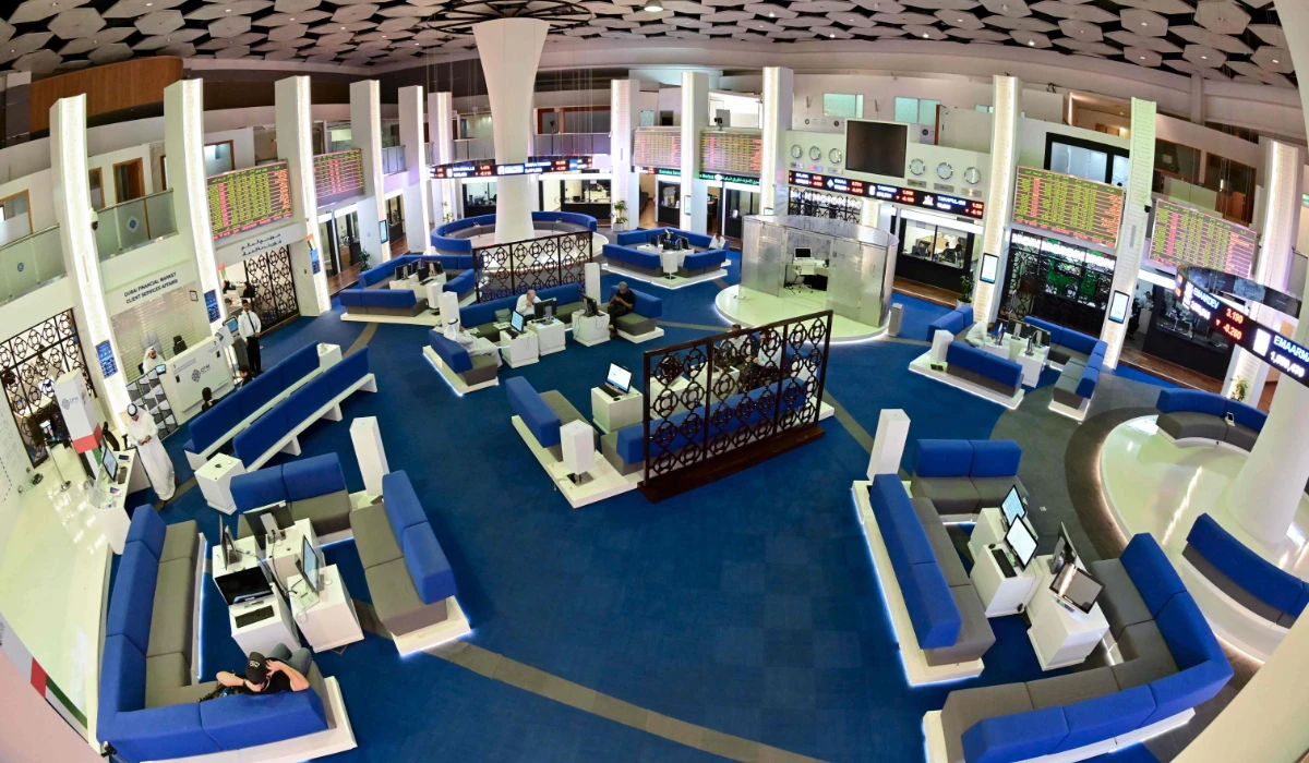 Traders follow financial markets at the Dubai Stock Exchange in the United Arab Emirates. (AFP file photo)