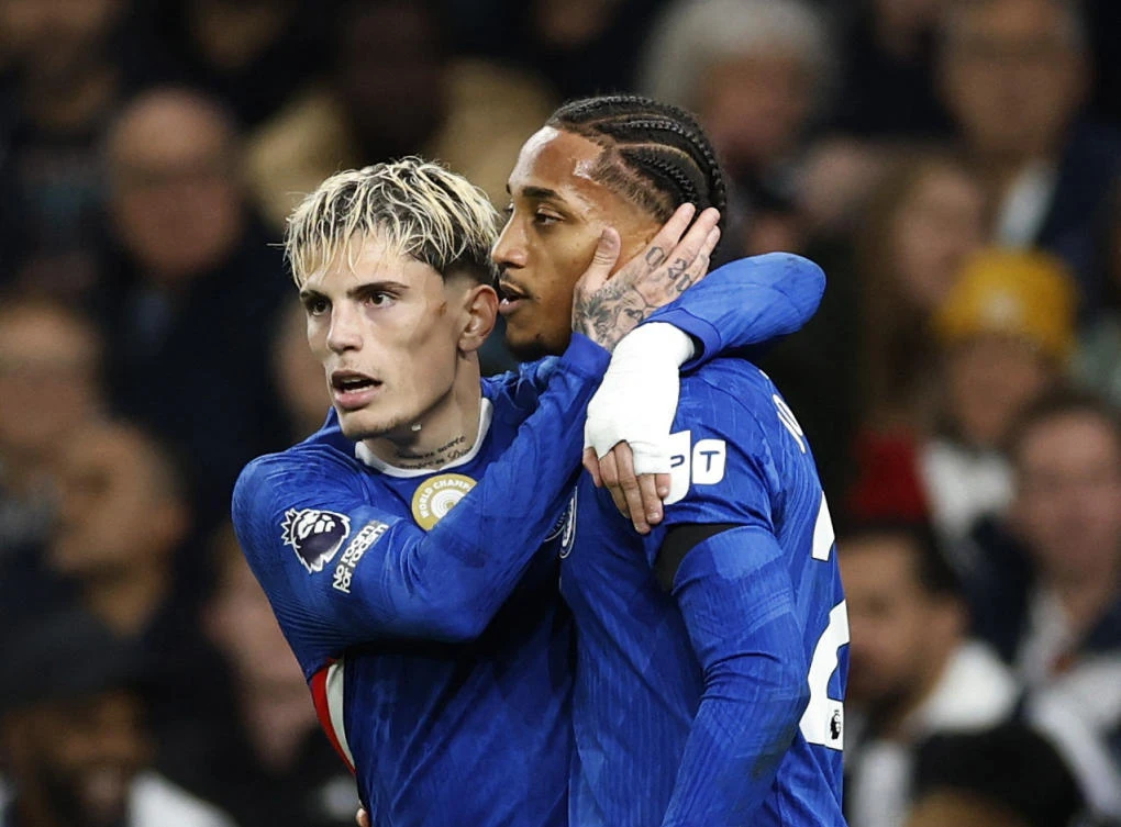 Chelsea’s Joao Pedro celebrates scoring their first goal with Alejandro Garnacho during their Premier League match against Tottenham Hotspur — Tottenham Hotspur Stadium, London, Nov. 1, 2025. (Reuters)
