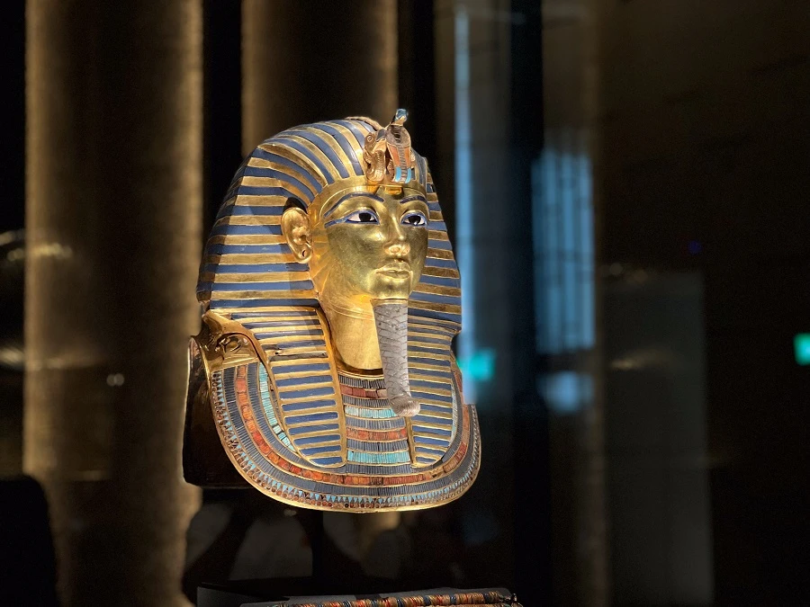 The mask of Tutankhamun is a gold funerary mask that belonged to Tutankhamun. (Arab News Photo)