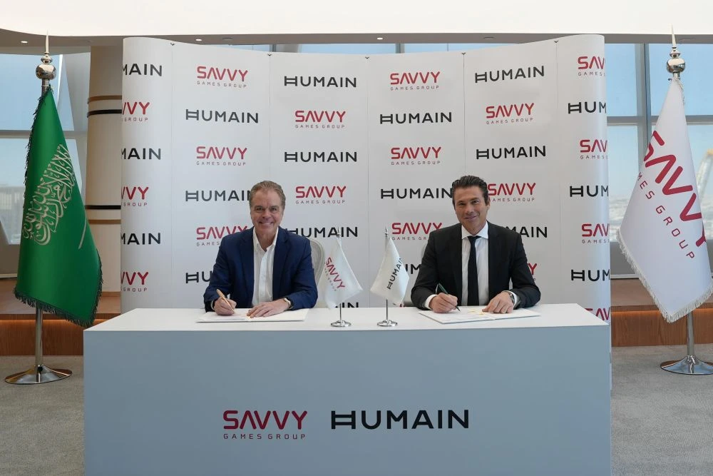 Brian Ward, CEO of Savvy Games Group, left, signs an MoU with HUMAIN CEO Tareq Amin. (Supplied)