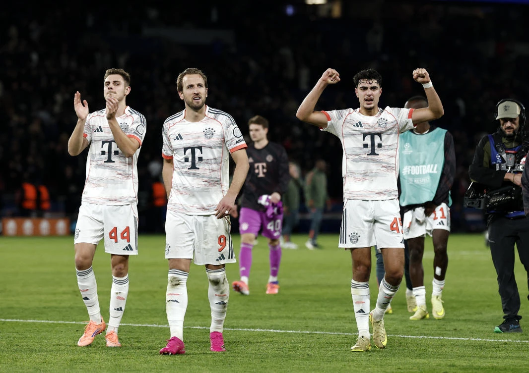 Bayern Munich’s Harry Kane and teammates celebrate after their UEFA Champions League match against Paris St. Germain — Parc des Princes, Paris, — Nov. 4, 2025. (Reuters)