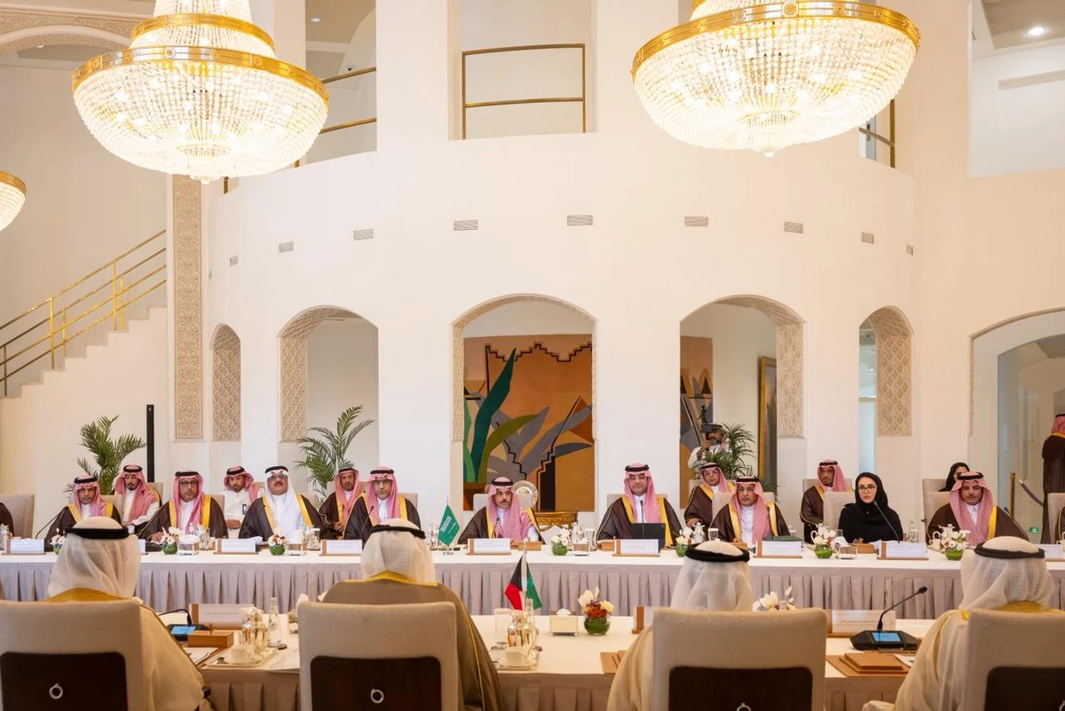 Saudi Foreign Minister Prince Faisal bin Farhan and his Kuwaiti counterpart Abdullah Ali Al-Yahya chaired the third meeting of the Saudi-Kuwaiti Coordination Council in Riyadh on Monday. (SPA)