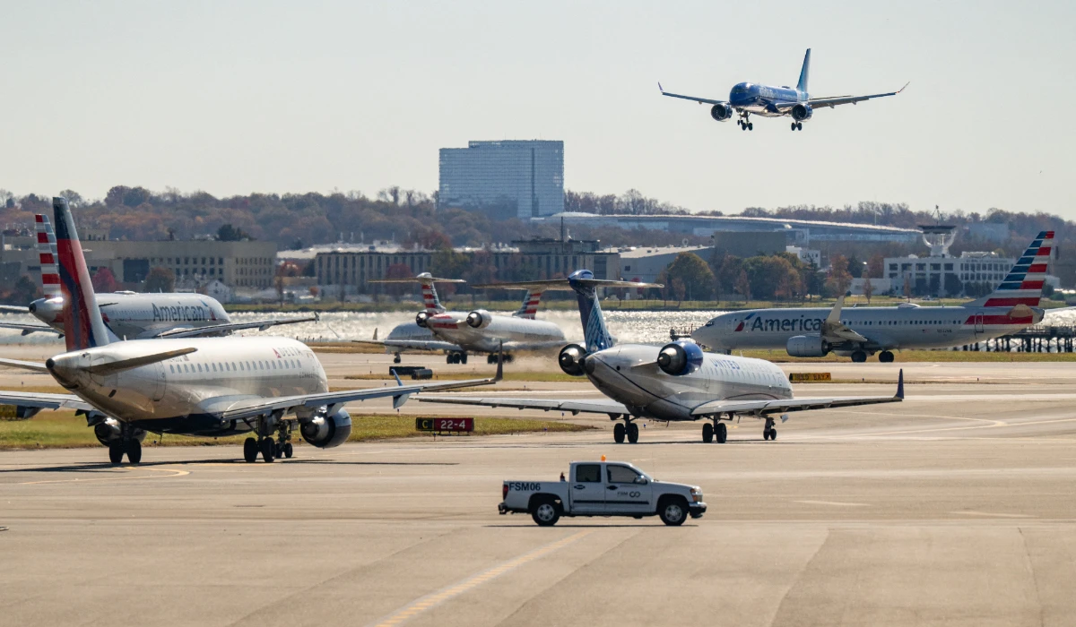 US airlines cancel 1,200 flights Tuesday as shutdown continues