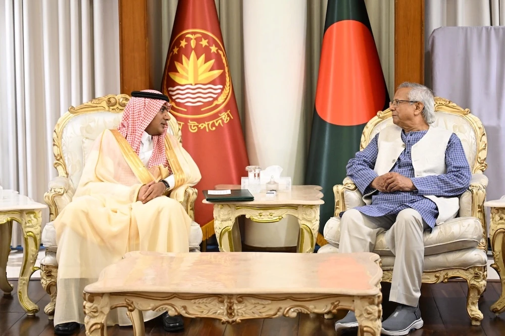 Saudi Ambassador Abdullah Zafer bin Abiyah meets Bangladesh’s Chief Adviser Muhammad Yunus at State Guest House Jamuna in Dhaka on July 27, 2025. (Chief Adviser’s Press Wing)