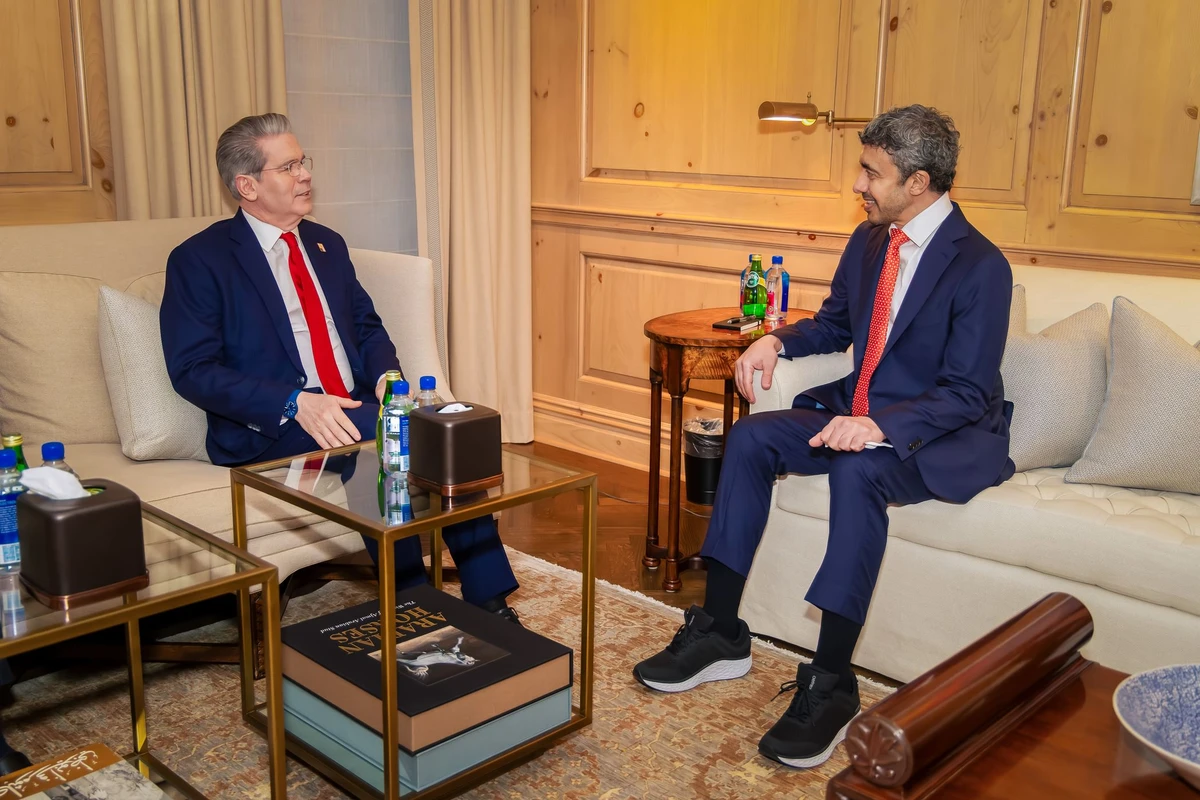 Sheikh Abdullah bin Zayed Al-Nahyan, minister of foreign affairs of the UAE, met with US Secretary of the Treasury Scott on Wednesday in New York. (WAM)