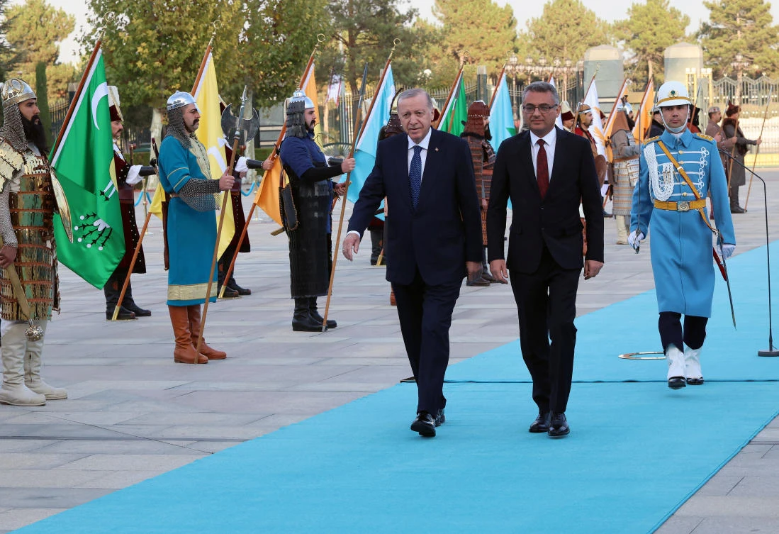 Turkiye’s President Tayyip Erdogan and Turkish Cypriot leader Tufan Erhurman attend a welcoming ceremony at the Presidential Palace in Ankara, Nov. 13, 2025. (Reuters)