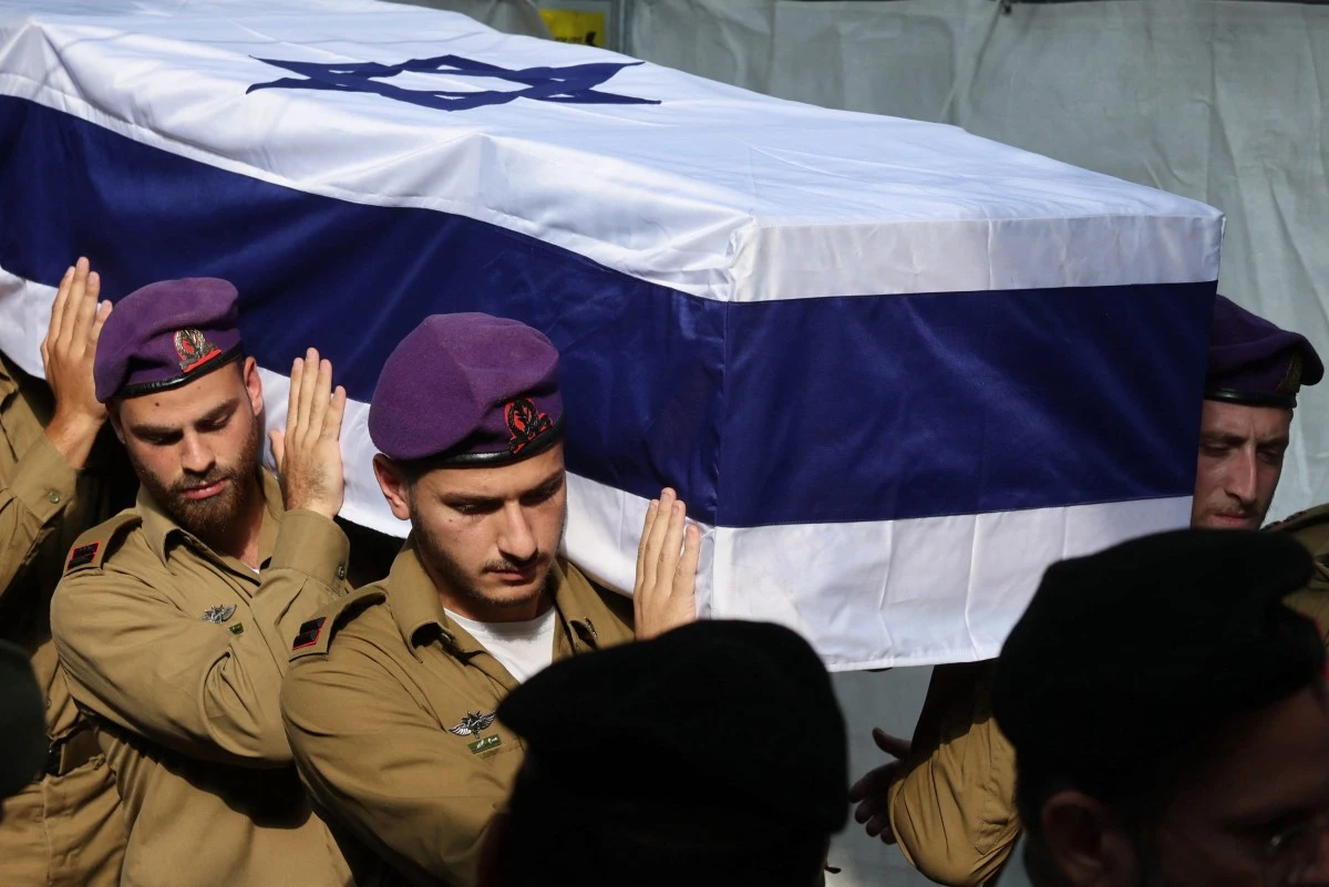 Israeli soldiers carry the coffin of Lieutenant Hadar Goldin, who was killed during the six-week 2014 war in Gaza, at his funeral in a military cemetery in Kfar Saba, Nov. 11, 2025. (AFP)