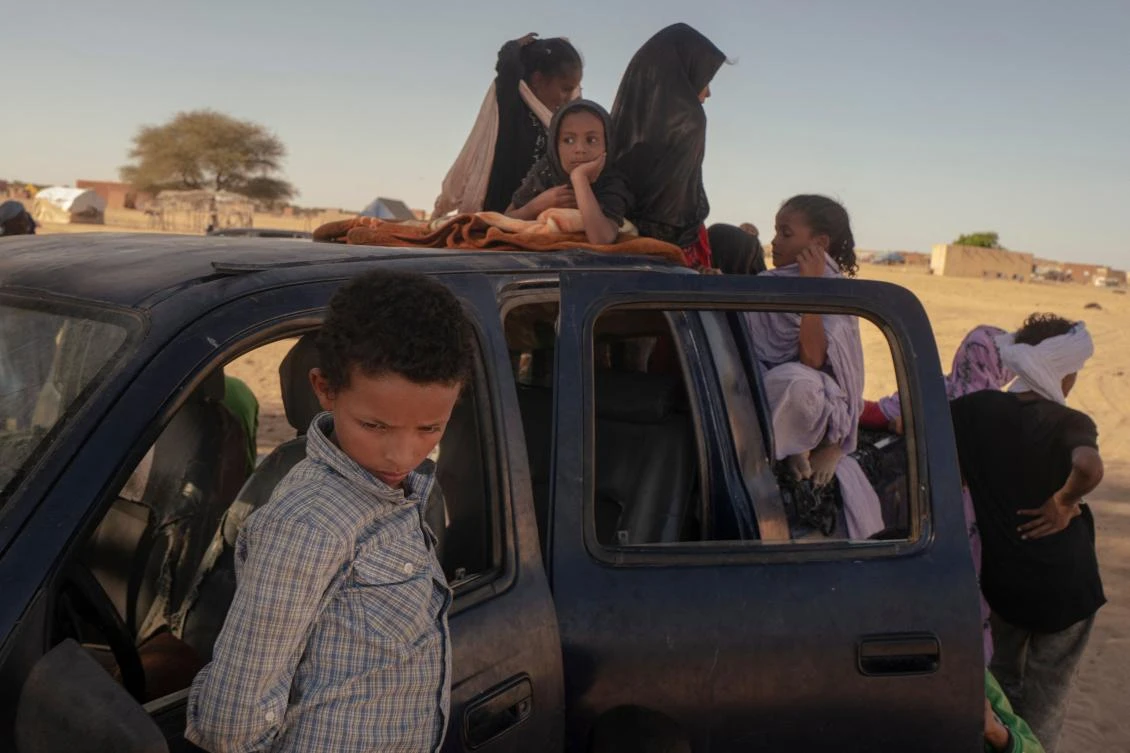 Malian families fleeing Group for Support of Islam and Muslims (JNIM) militants from the town of Lere, cross into Mauritania at the Douankara border point in Fassale on Nov. 4, 2025. (AFP)