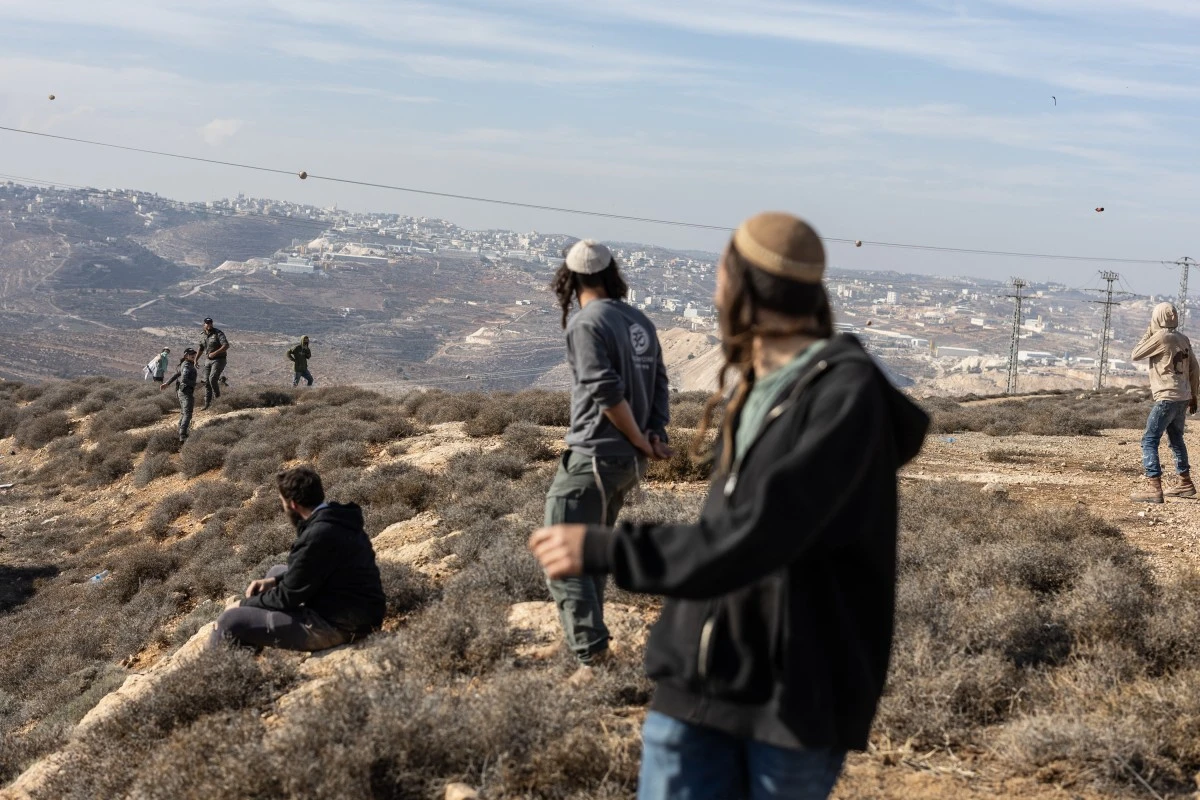 Israeli security forces clash with Hilltop Youth as they evacuate and demolish an illegal outpost built near the Jewish settlement of Metzad east of the Palestinian city of Sa’ir in the occupied West Bank, Nov. 17, 2025. (AFP)