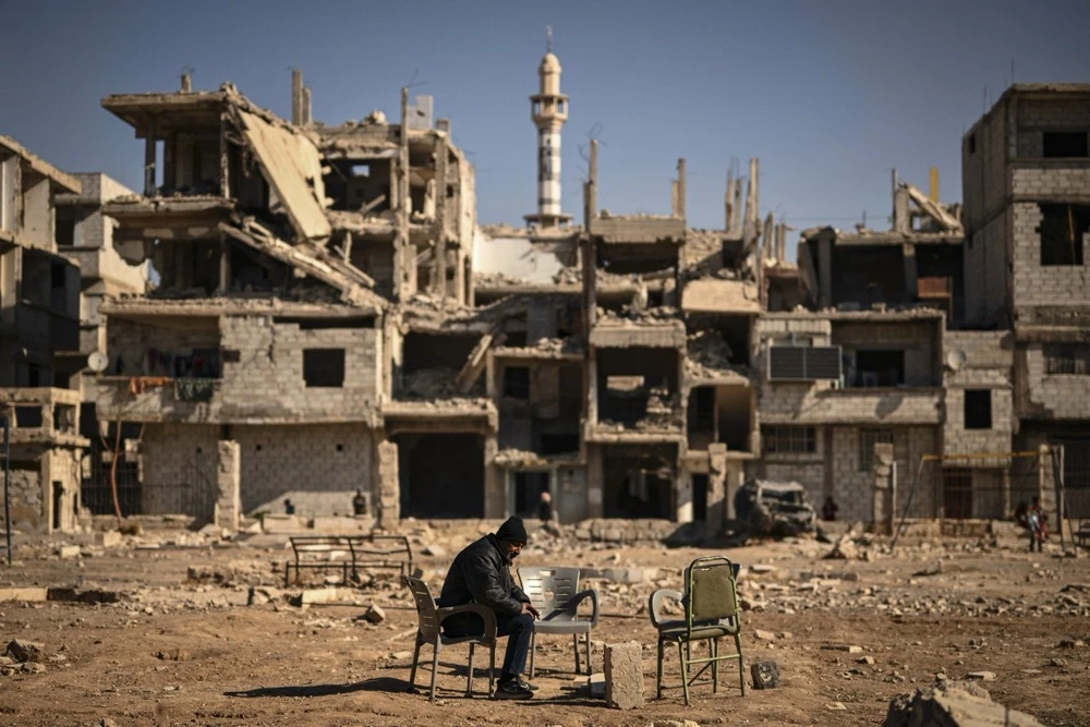 Although Syrians are eager to return to their homes, many remain hesitant due to the extent of the damage to infrastructure and the slow pace of economic recovery. (AFP/File)