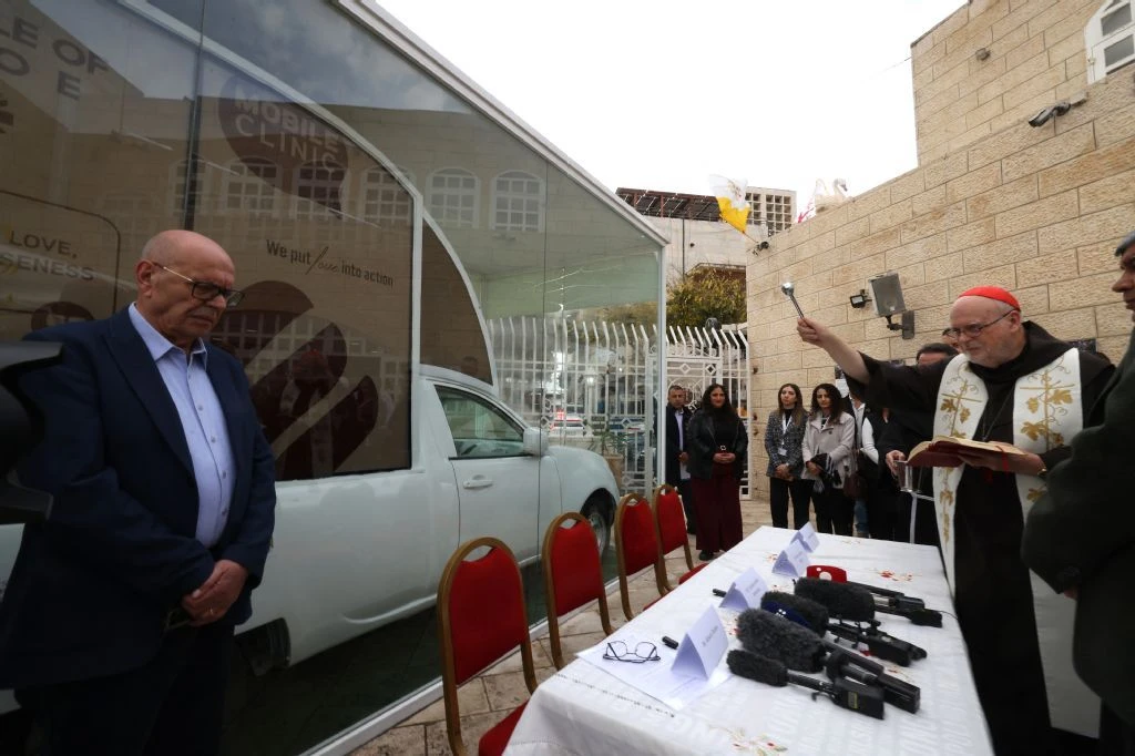 Pope Francis’ popemobile transformed into mobile clinic for Gaza children